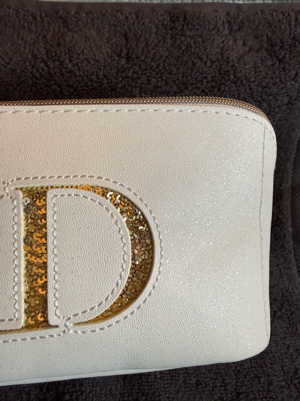 Christian Dior cosmetic case with Gold Logo Detail - Picture 3 of 8